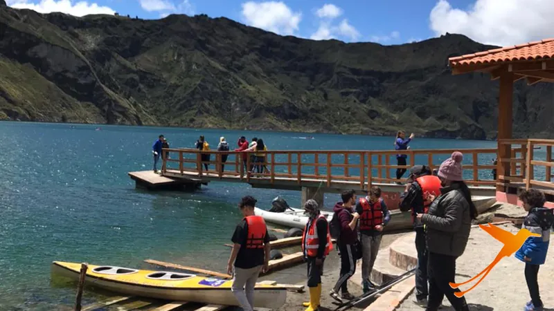 Kayak en la laguna de Quilotoa
