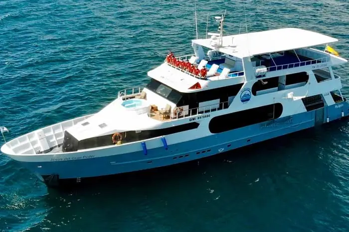 dive yacht Aggressor Galapagos