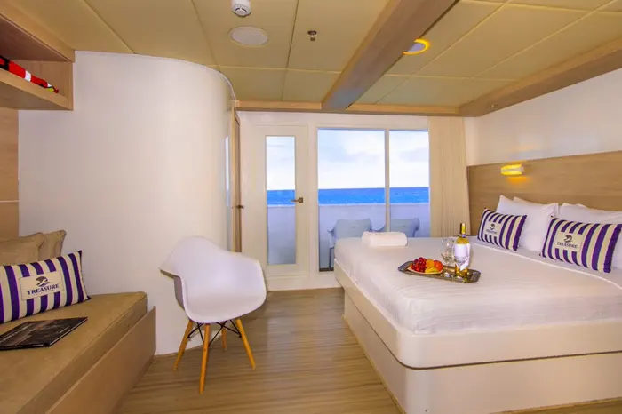 camarote doble con cama kingsize del Tesoro de Galápagos