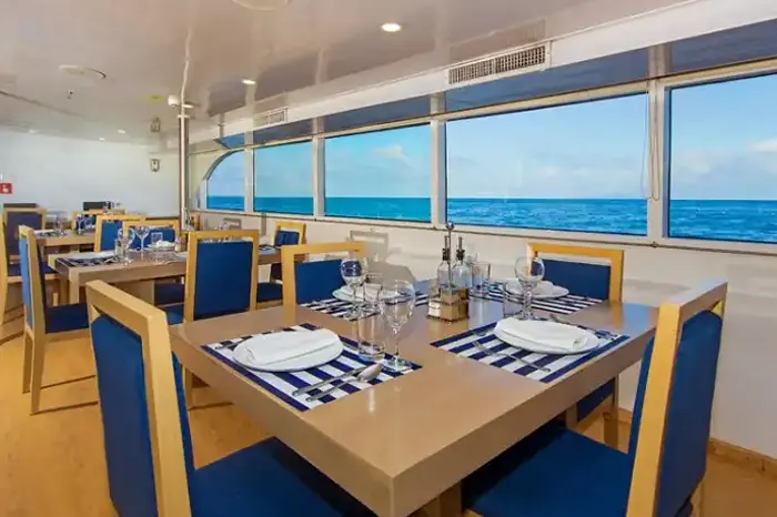 comedor yate Calipso