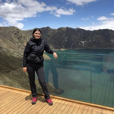 intern Emilia at the Quilotoa lagoon