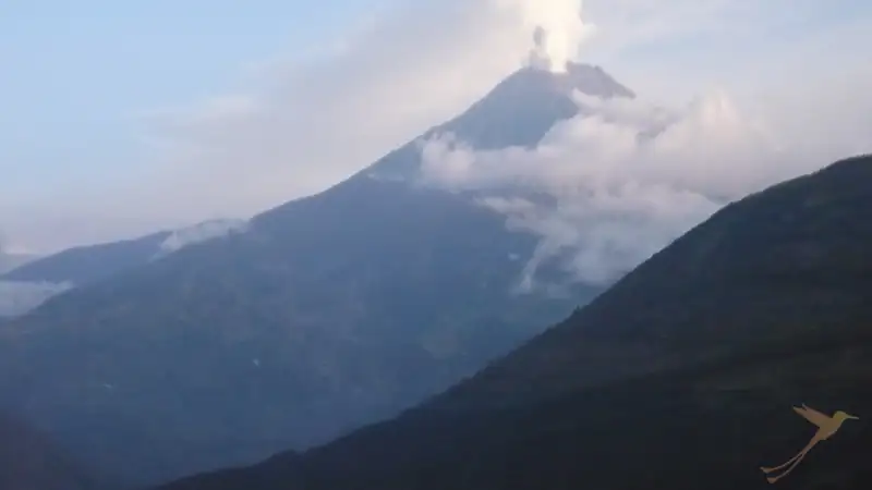 El volcán Tungurahua, ubicado cerca de Baños, sigue activo.