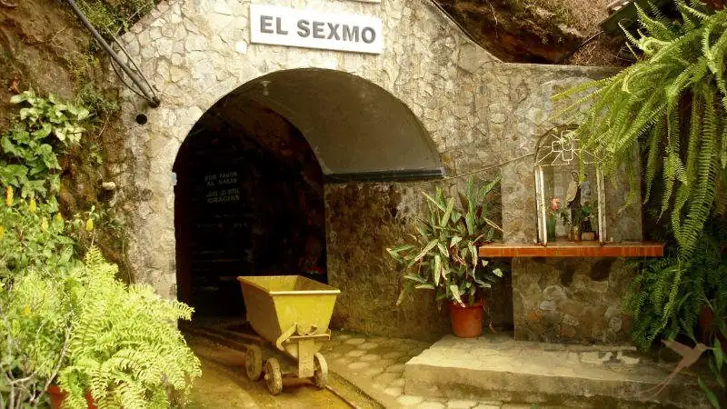 In the village of Zaruma you can visit a former gold mine