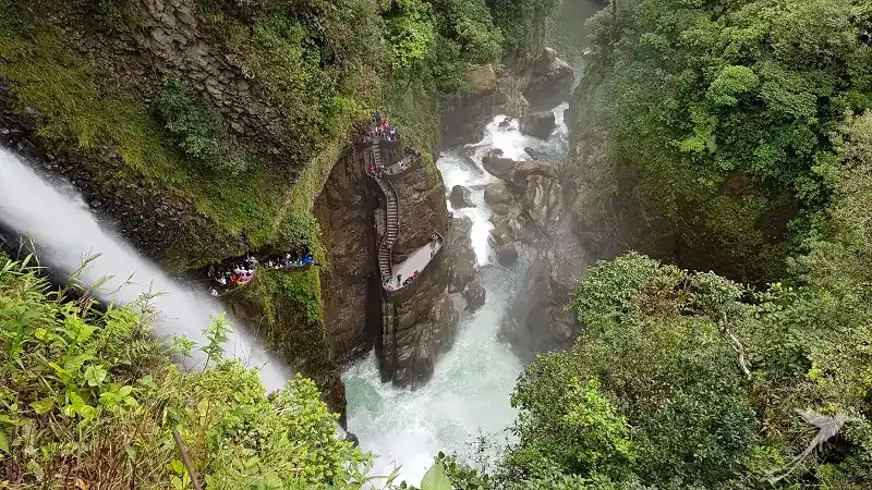 The spectacular waterfall El Pailón del Diablo near Baños