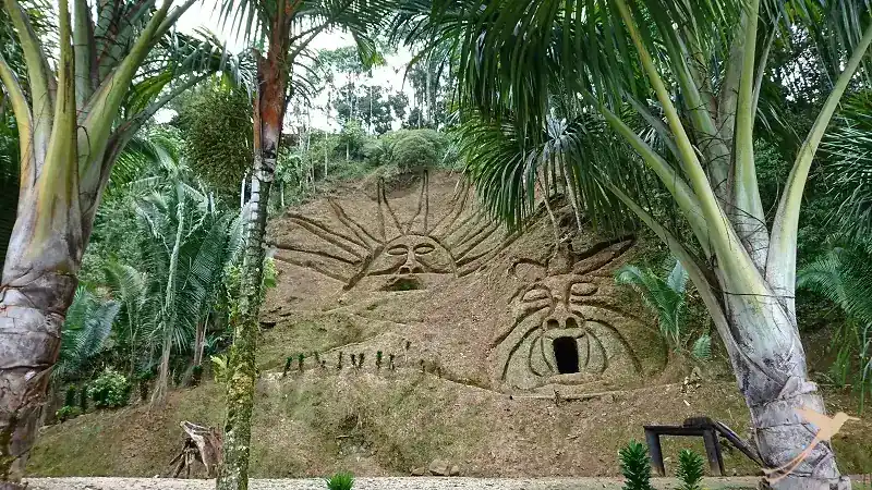 The first thing you see when arriving at Mirador Indichuris are caves with carved faces