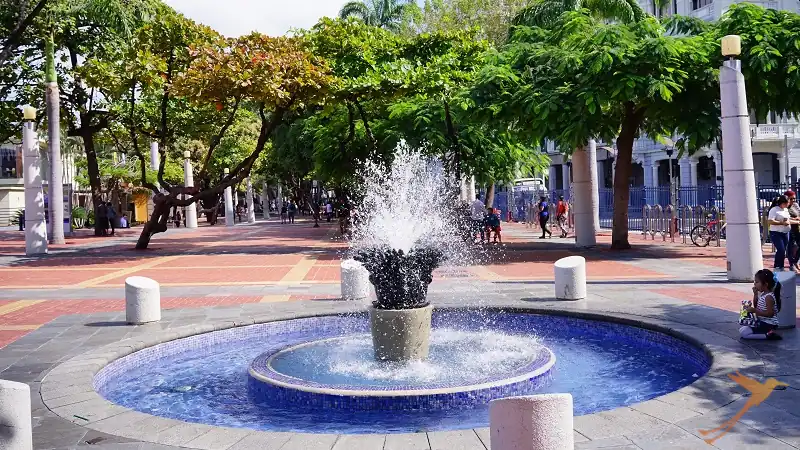 fountain at the Melacon promenade in Guayaquil