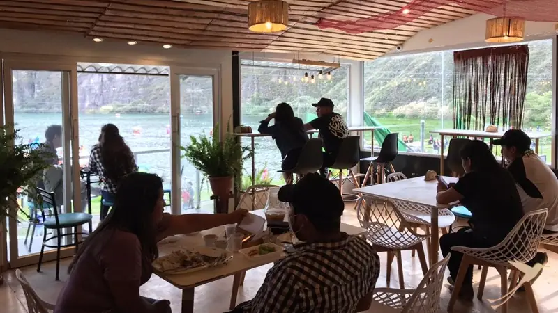 restaurant at the Laguna del Yambo