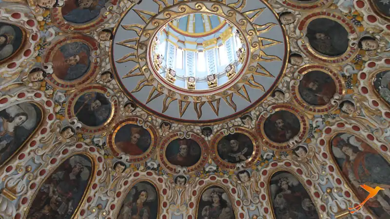 cupolas inside the church Compañia de Jesus
