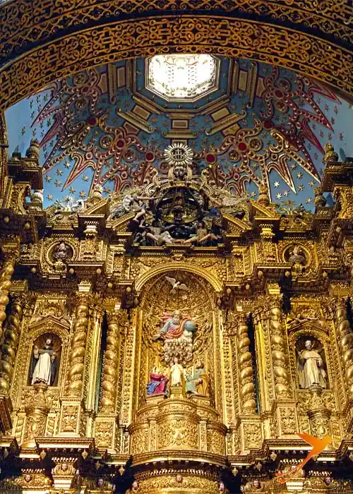 inside church La Compania de Jesus