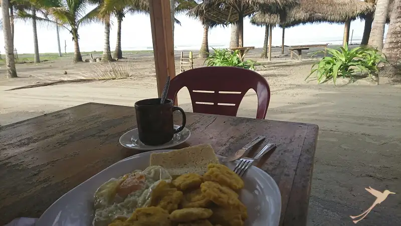 breakfast at the beach of Muisne