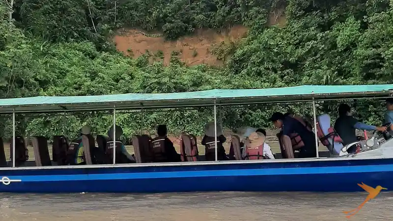 transport with canoe in the Yasuni National Park