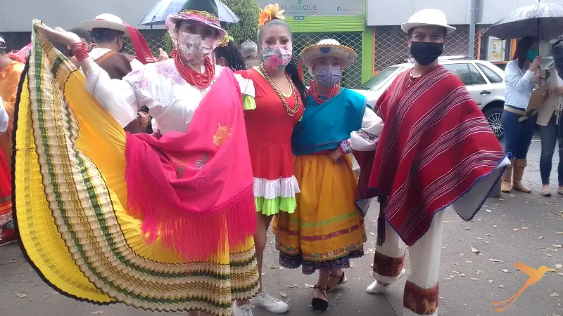 disfraces coloridos durante el Carnaval
