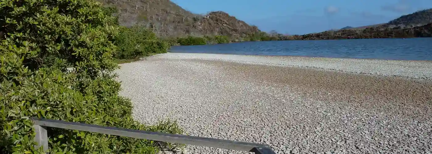 Vista de playa de la Isla Floreana