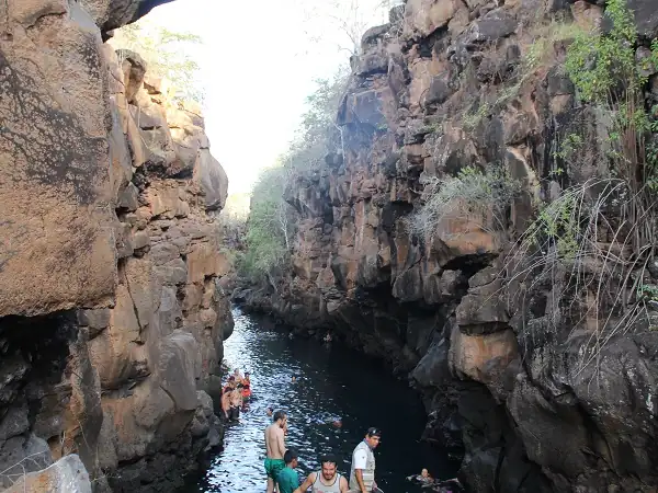 barranco con nadadores en Las Grietas