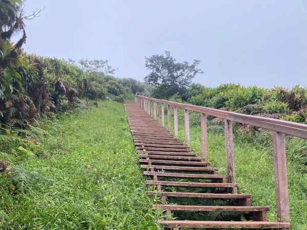 stairs up to El Junco lagoon
