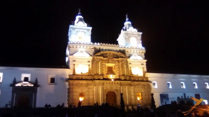 la plaza de San Francisco se llena de gente durante las fiestas