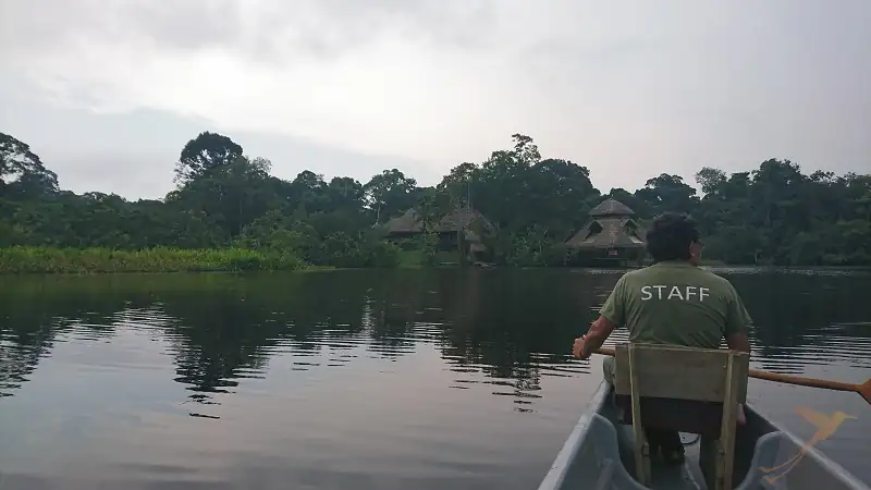 Remando en la laguna cerca de Sani Lodge