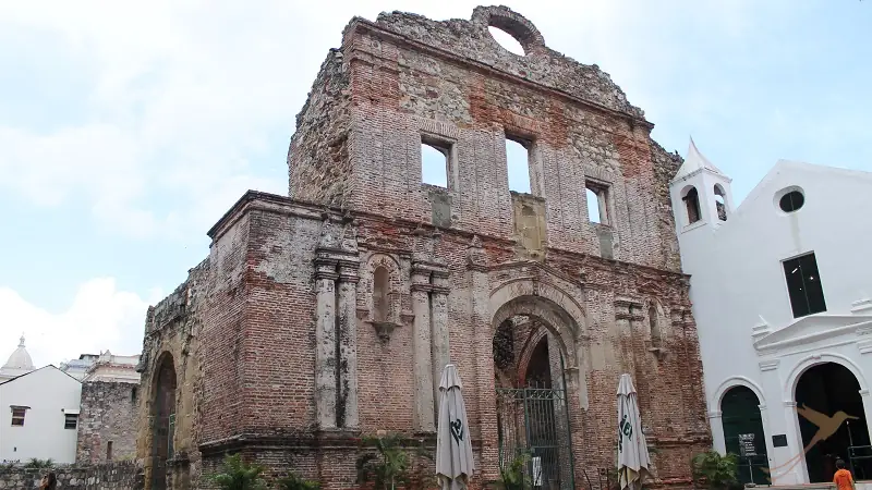 Arco Chato in the historic center of Panama Cits