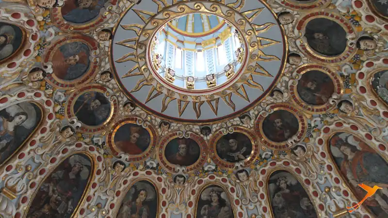 Domes inside church La Compania de Jesus