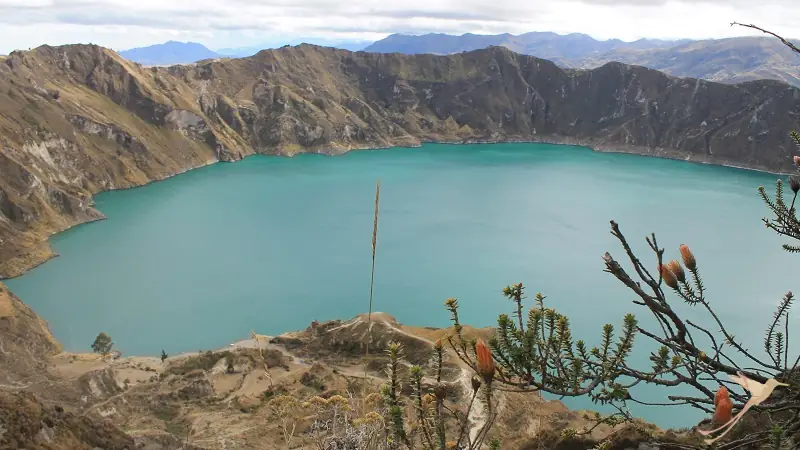 panoramic view over the Quilotoa Lagoon