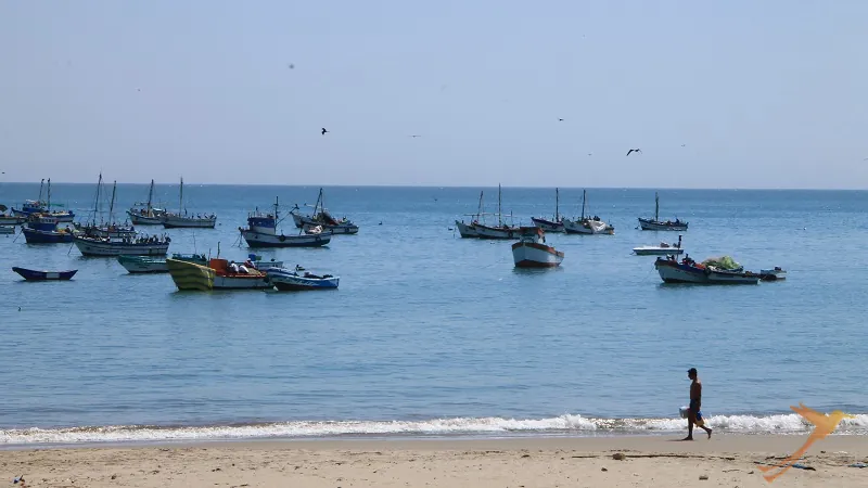 boats in front of the beach of Mancora