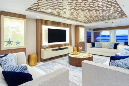 lounge with TV at yacht Elite