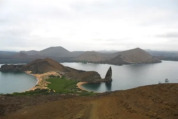 Roca-pinaculo-isla-bartolome-galapagos Isla Bartolomé con la roca Pináculo