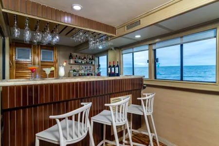 Bar del yate Letty