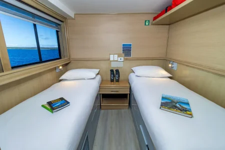 Cabina doble en la cubierta superior del yate Letty.