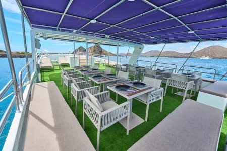 zona de comedor al aire libre del Monserrat