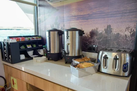 Desayuno bufé en el yate Bonita