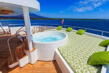 Jacuzzi on the sun deck of Yacht Elite