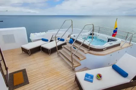 whirlpool on deck of Natural Paradise