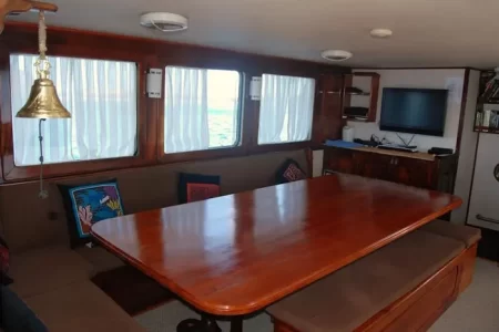yacht Samba interior eating area