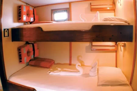Samba yacht with bunk beds