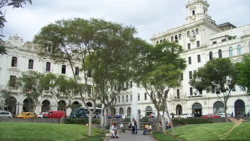 park and buildings in the historical center of Lima