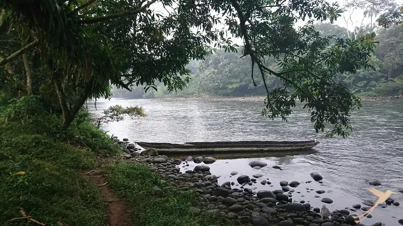 canoe on the Rio Puyo
