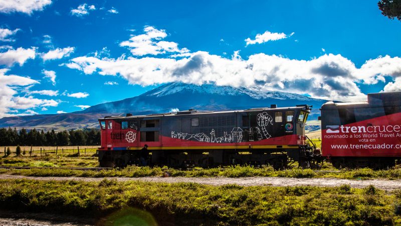 Crossing Ecuador with a train is an amzing experience.